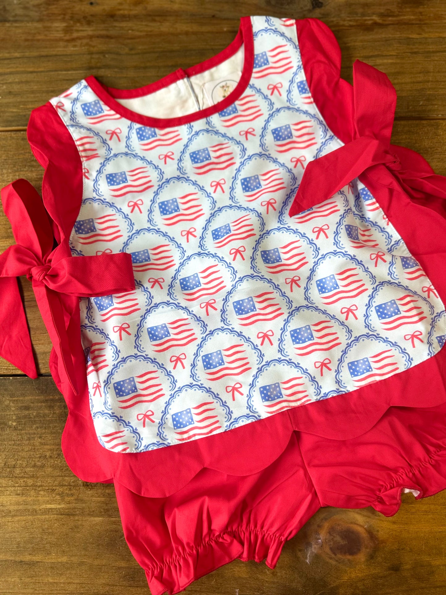 RTS GRAND OLE FLAG SCALLOPED APRON SET (NON-CUSTOMIZABLE, PLEASE LEAVE BOX BLANK) SHIPS IN 5 BUSINESS DAYS